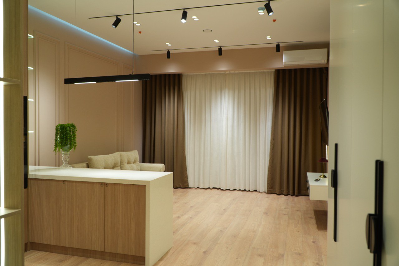 Интерьер с кварцевой стойкой